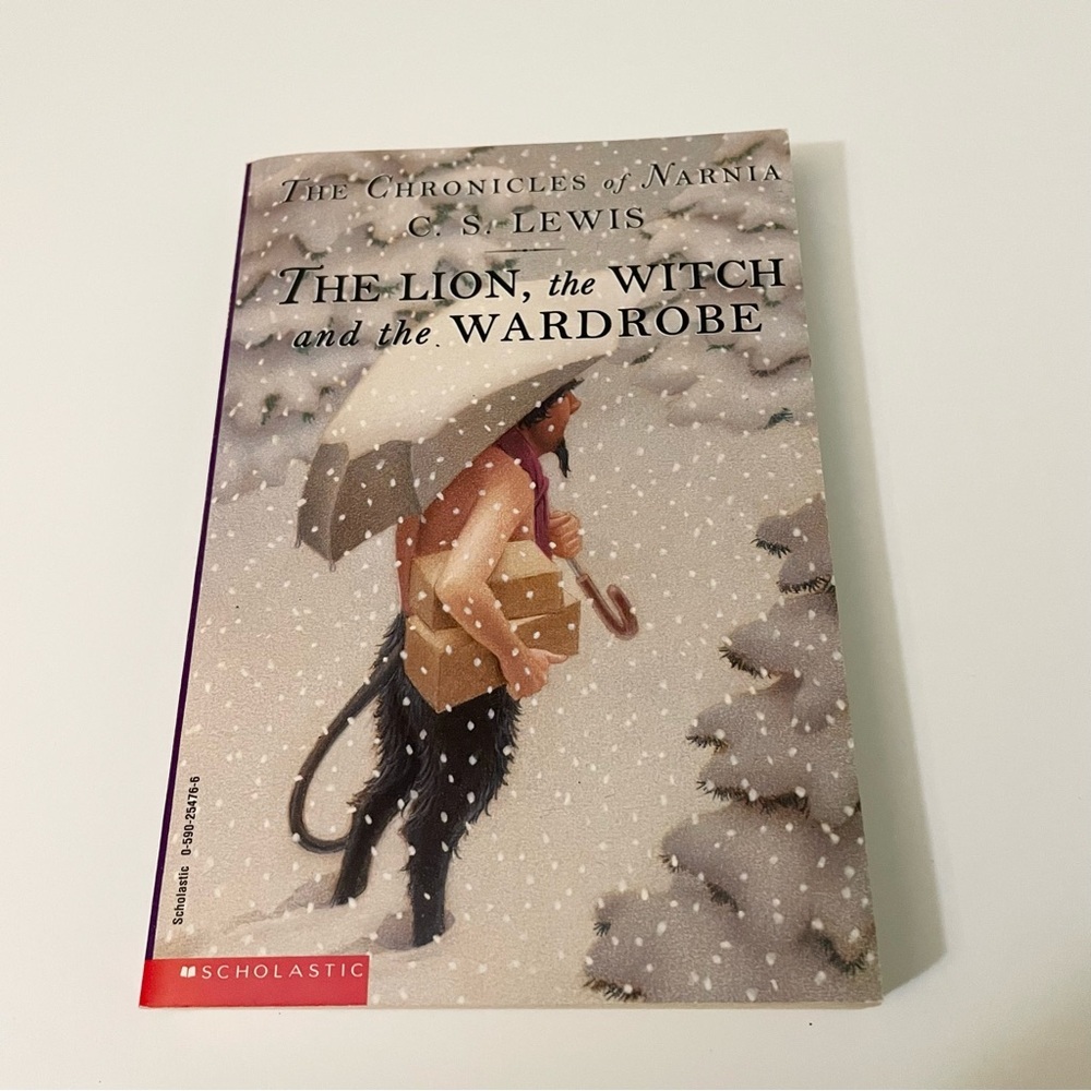 Scholastic The Lion, the Witch and the Wardrobe by Lewis C. S.